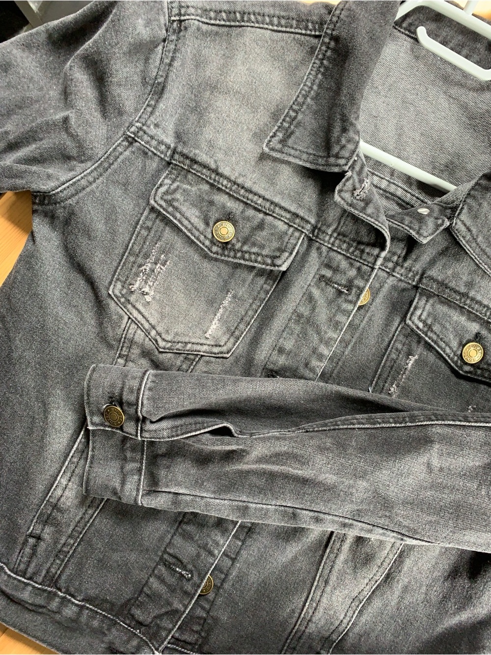 Stretch Denim Trucker Jacket Size M Charcoal Gray Distressed Gold Buttons Y2K - Picture 12 of 12